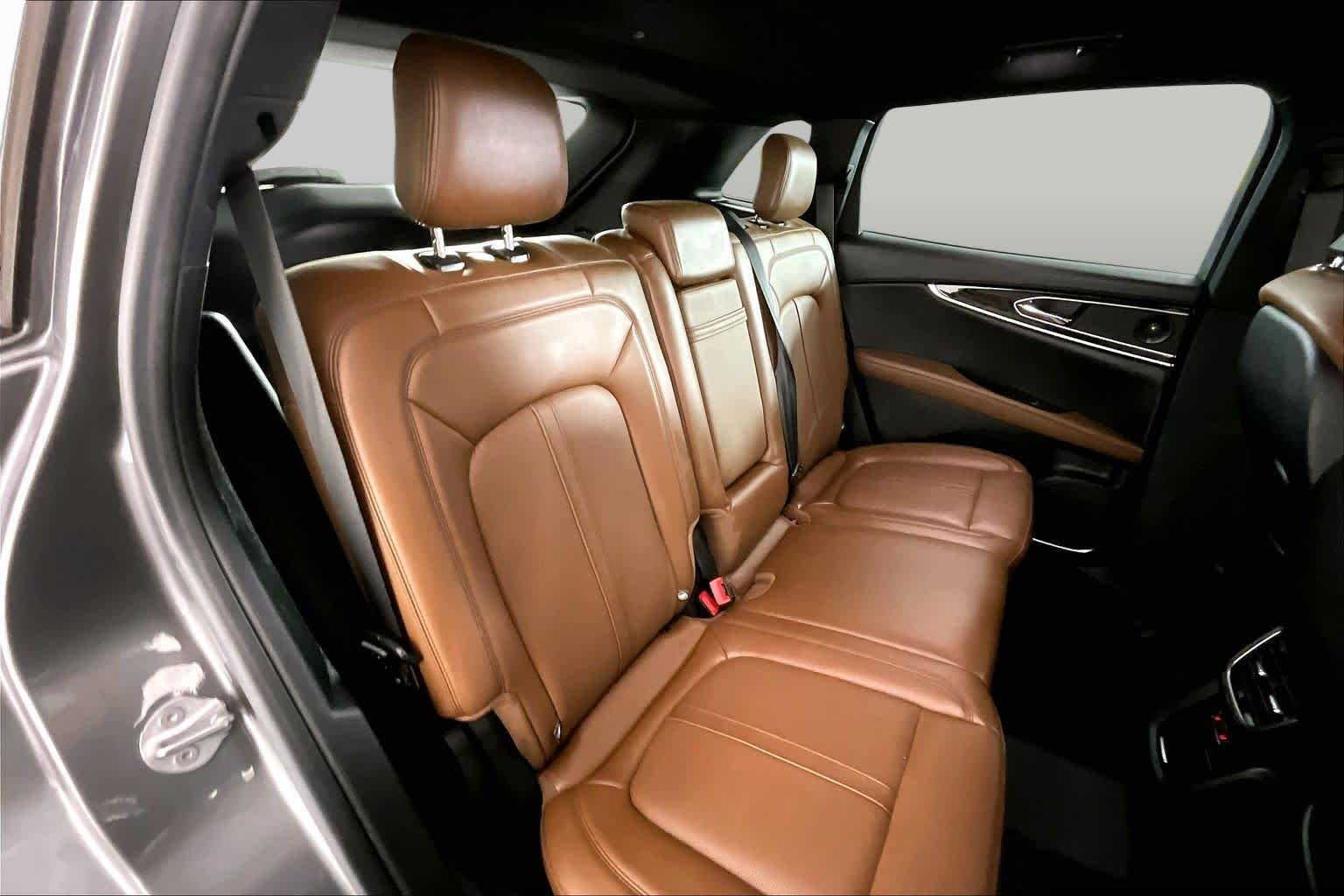 Used 2022 Asher Gray Metallic Clearcoat Lincoln Reserve image 19