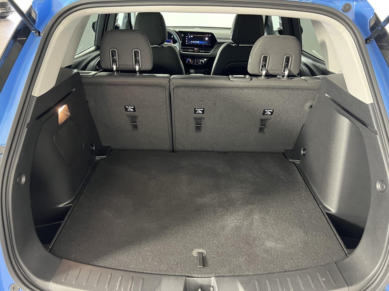 Used 2024 Fountain Blue Chevrolet LT image 19