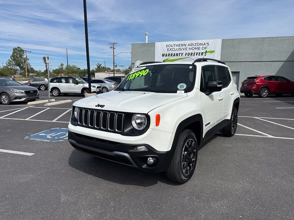 Used 2023 White Jeep Latitude image 19
