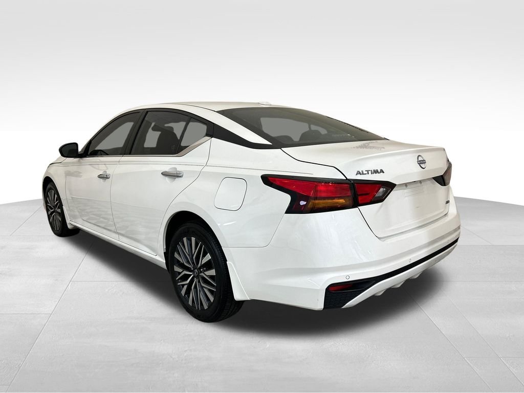 Used 2024 White Nissan 2.5 SV image 3