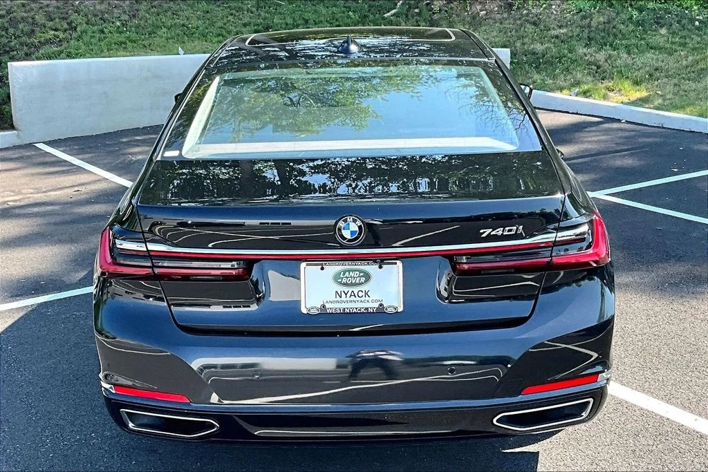 Used 2022 Black BMW 740i image 4