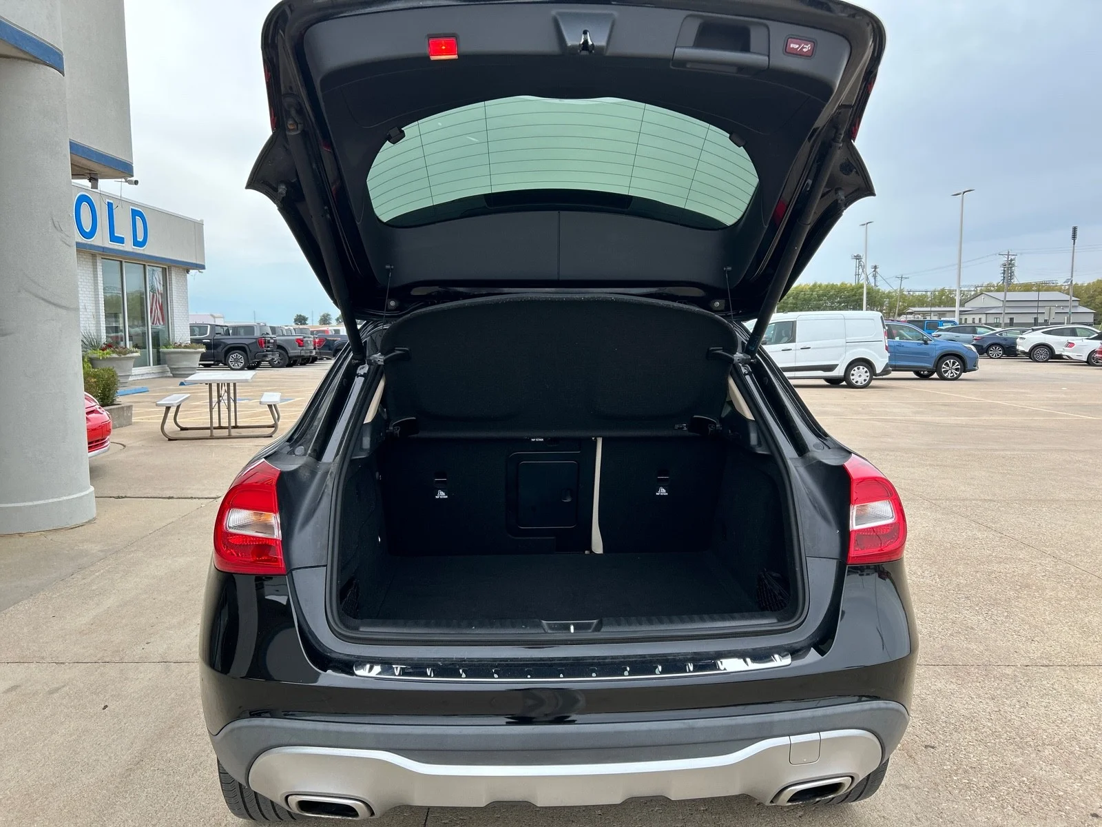 Used 2018 Cosmos Black Metallic Mercedes-Benz GLA 250 image 8