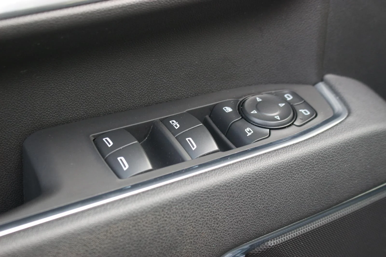 Used 2025 Sterling Gray Metallic Chevrolet LT image 17