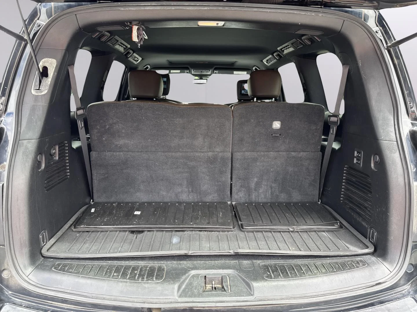 Used 2019 Super Black Nissan Platinum image 33