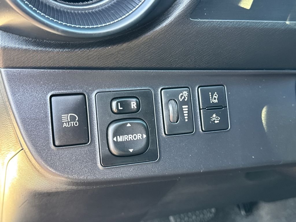 Used 2018  Toyota One image 27