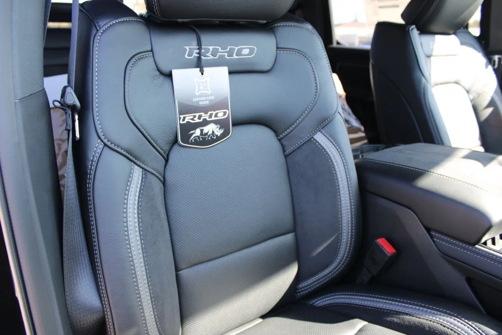 New 2026 Diamond Black Crystal Pearl-Coat Exterior Paint Ram RHO image 13