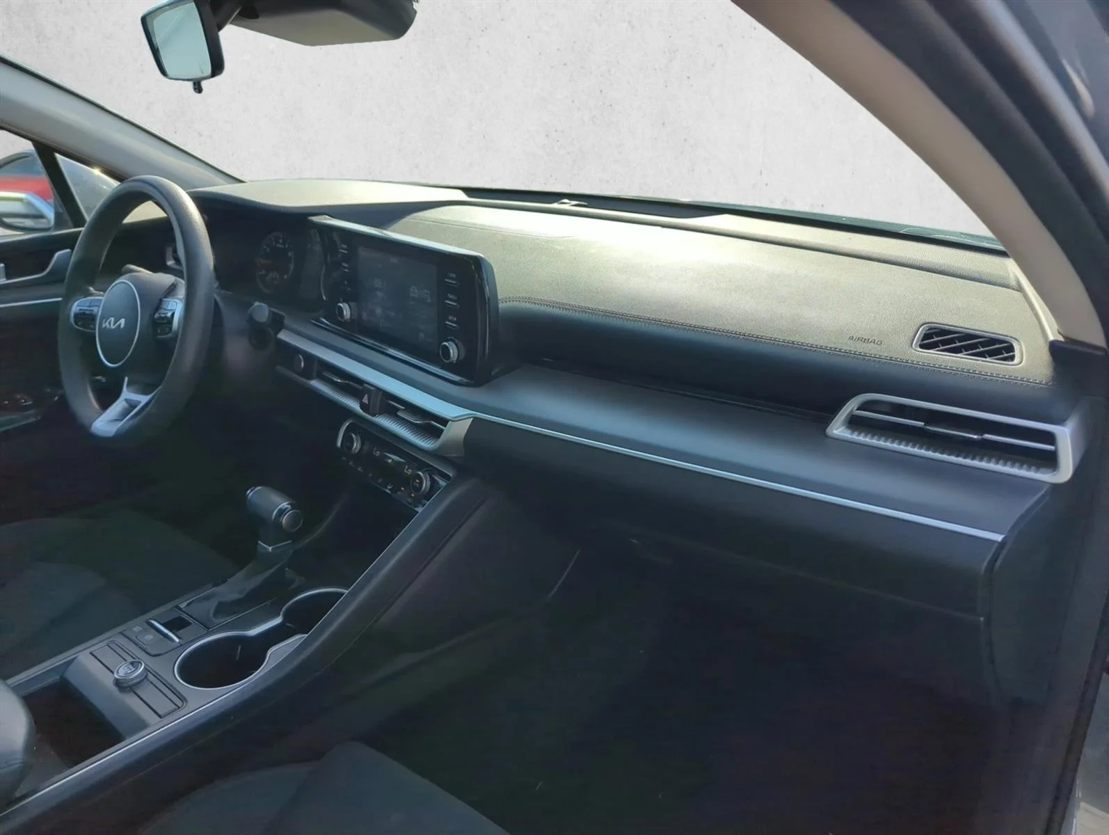 Used 2022 Everlasting Silver Kia LXS image 23