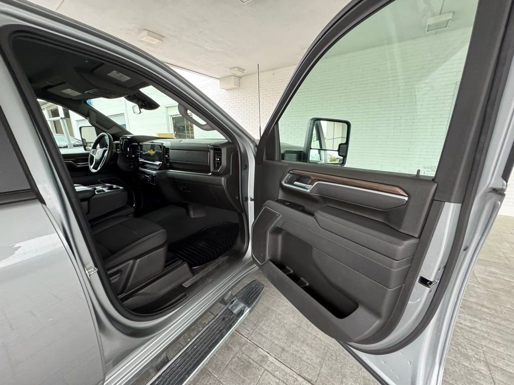 Used 2025 Sterling Gray Metallic Chevrolet LT image 15