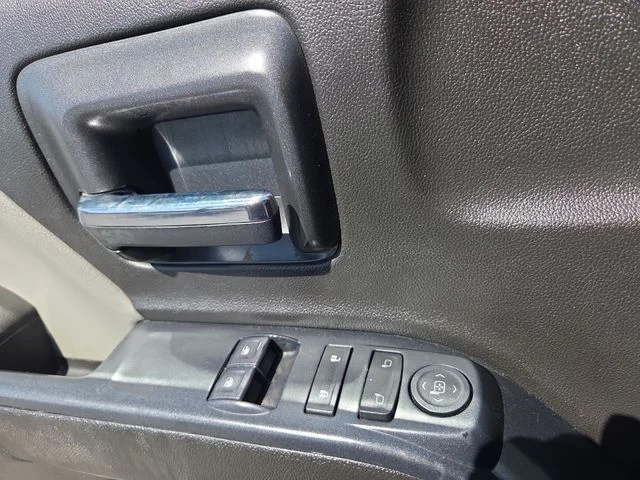 Used 2018 White GMC Base image 14
