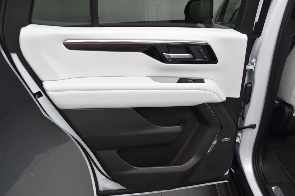 New 2026 Polar White Tricoat Chevrolet Premier image 30