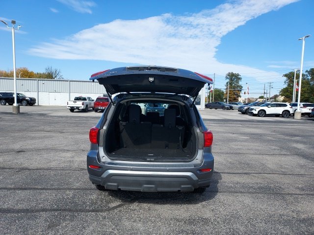 Used 2020 Gray Nissan S image 7