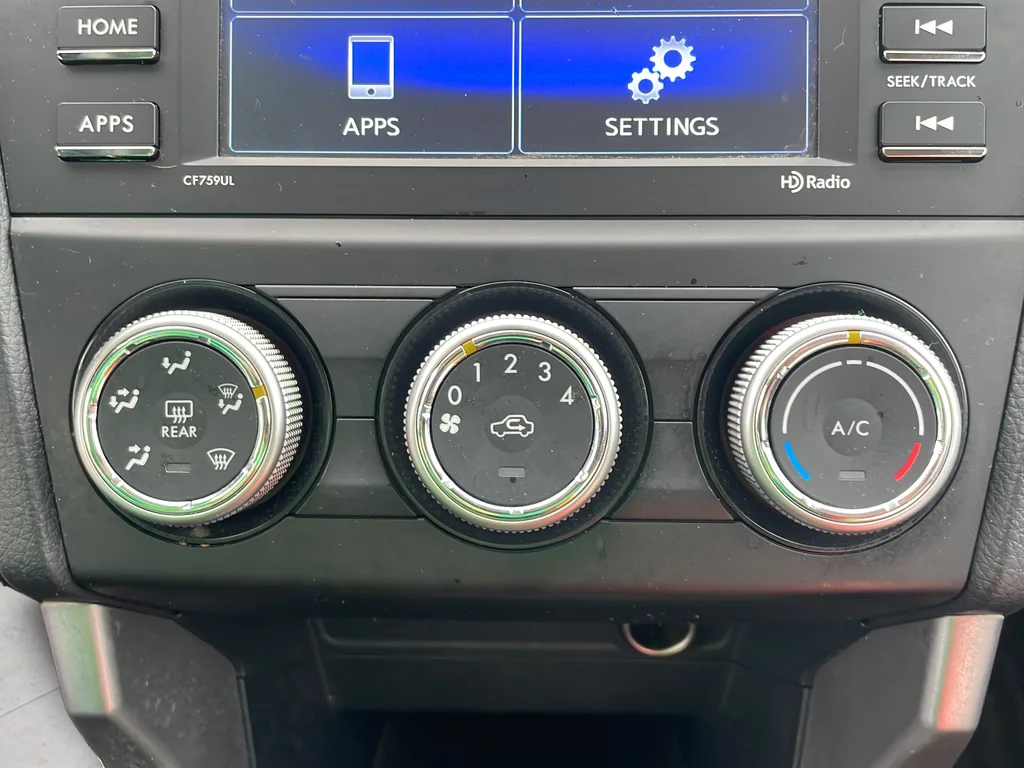 Used 2018 Silver Subaru 2.5i image 36