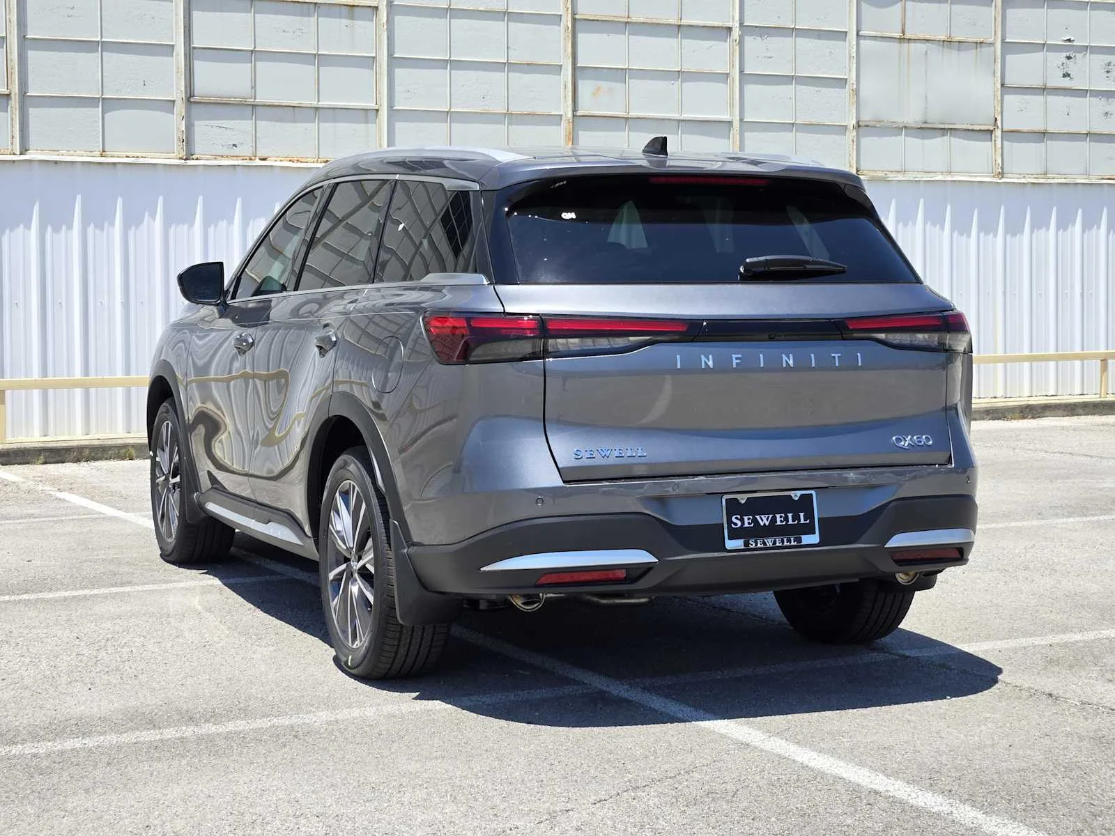New 2026 GRAPHITE SHADOW INFINITI Luxe FWD image 3