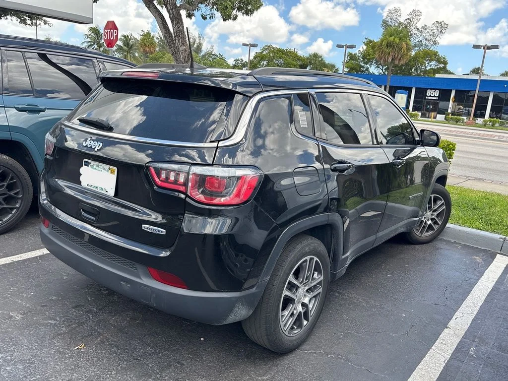 Used 2019 Black Jeep  image 2