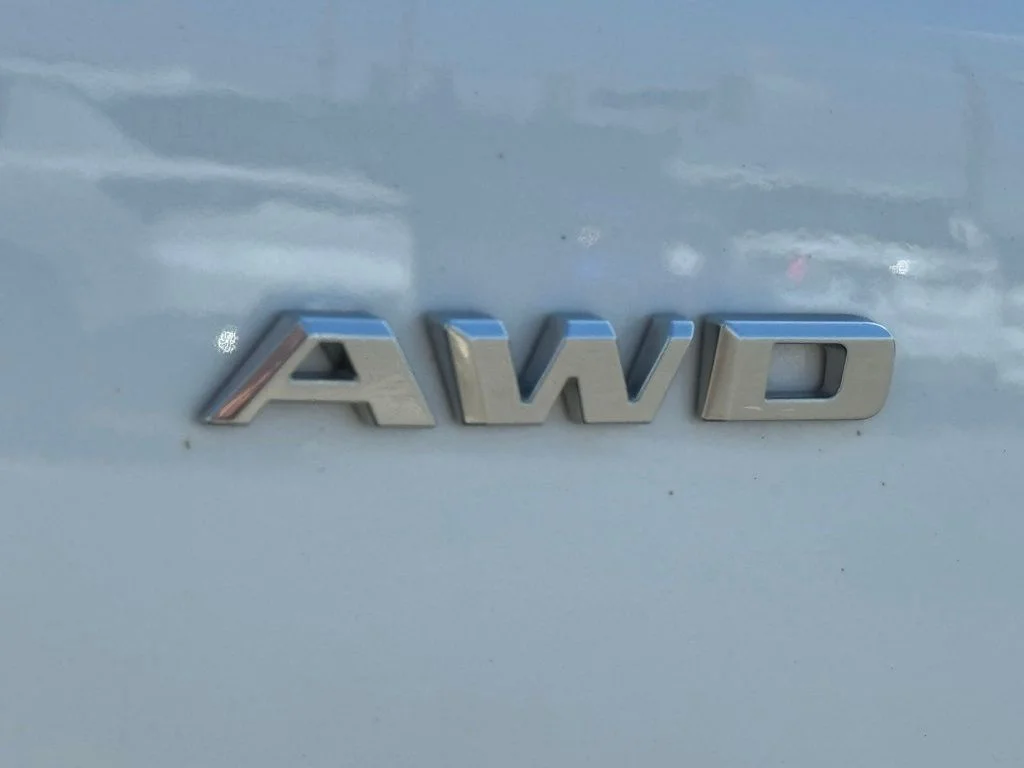 Used 2025 White Cadillac Premium Luxury image 7