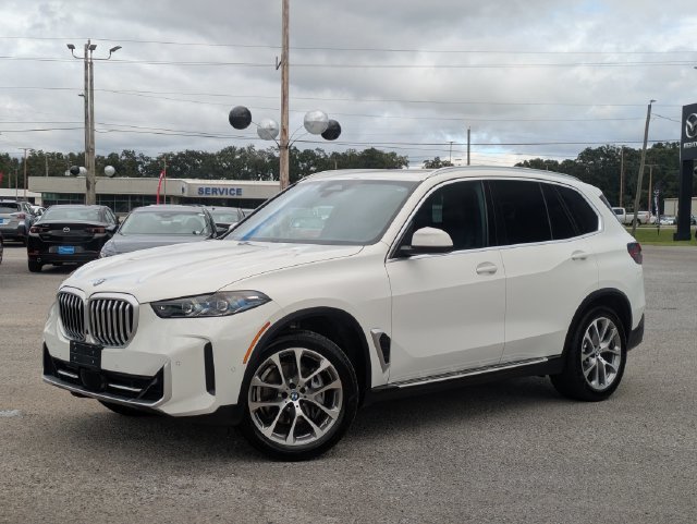 Used 2026 White BMW sDrive40i image 1