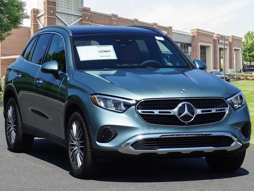 Used 2026 Verde Silver Metallic Mercedes-Benz GLC 300 image 3