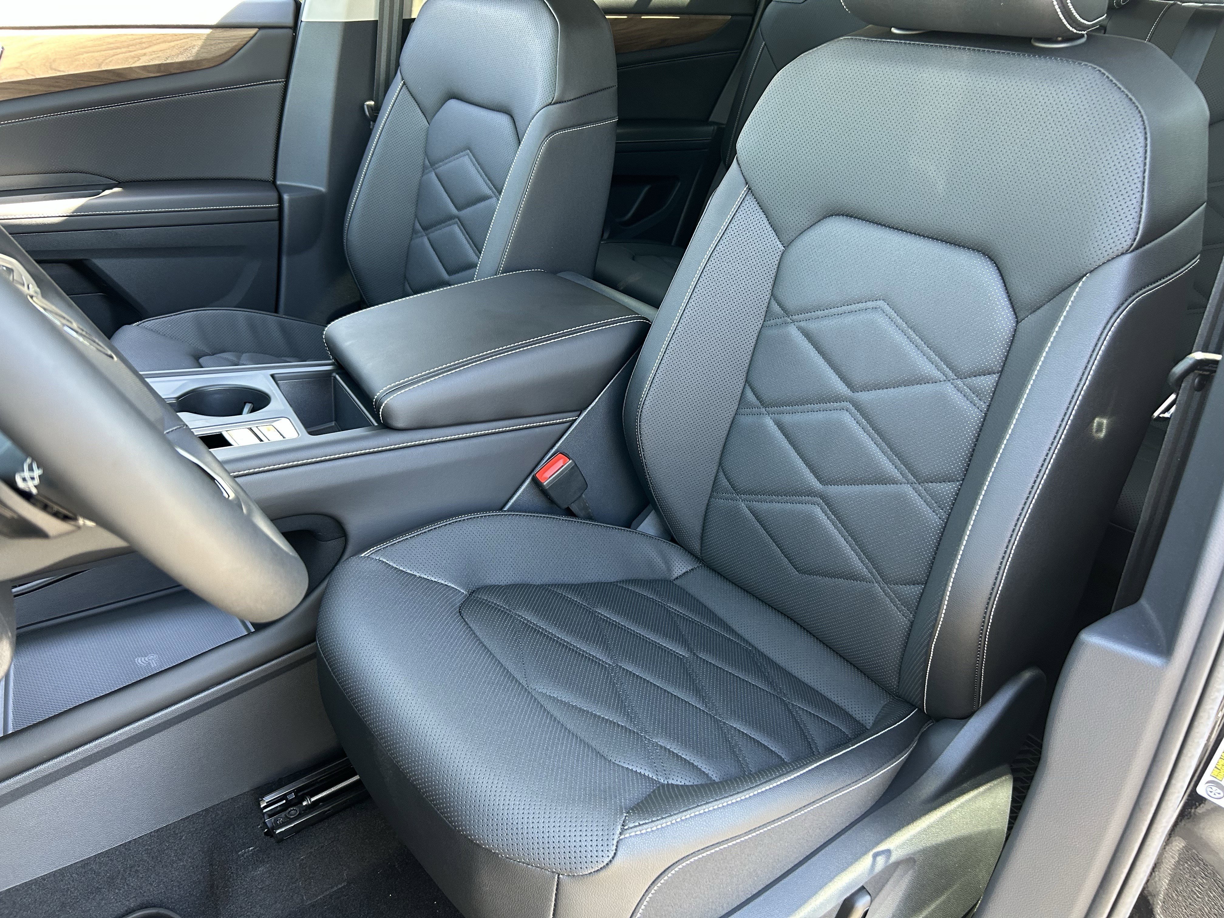 New 2026 Deep Black Pearl Volkswagen 2.0T SE image 17