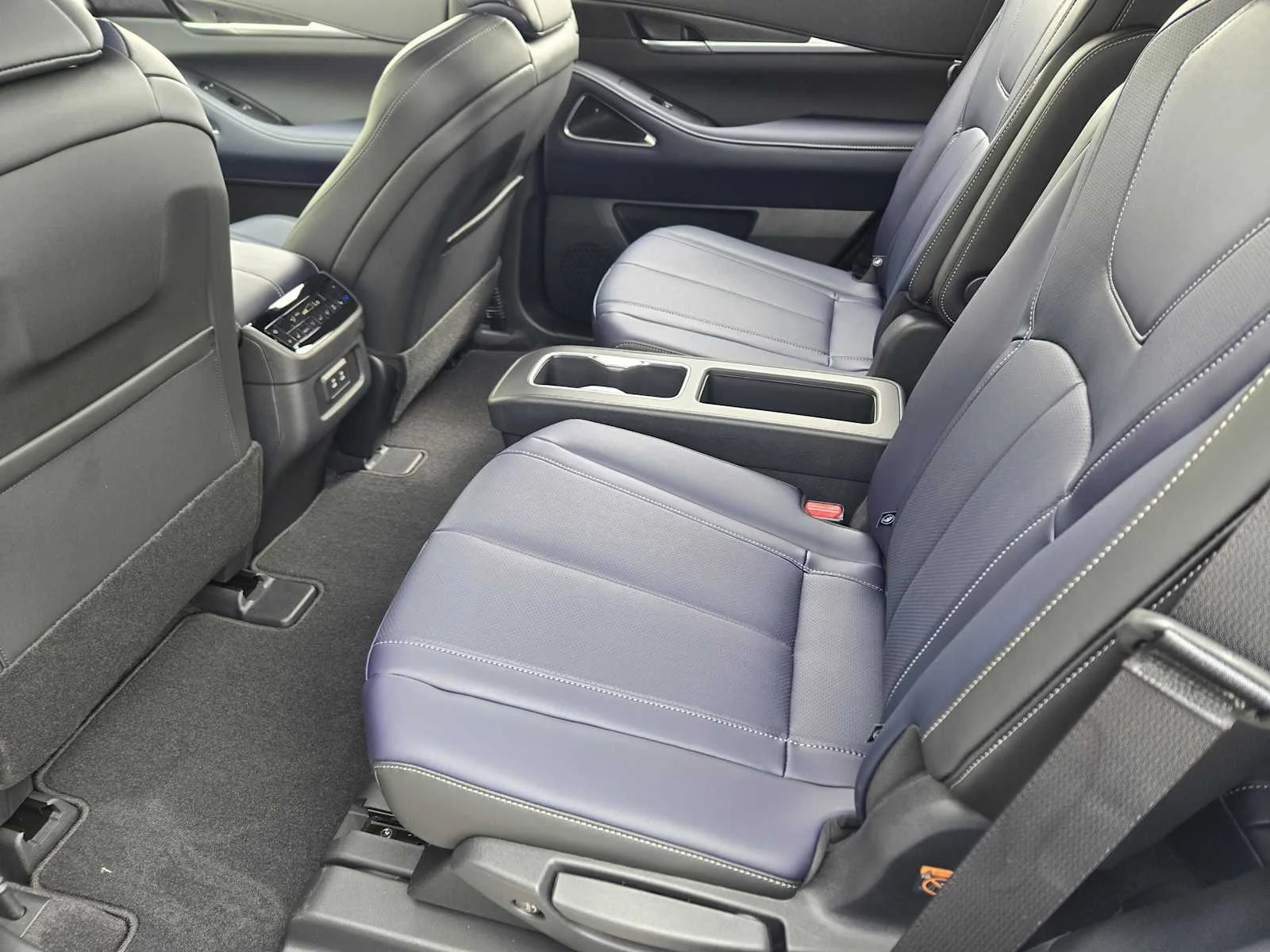 New 2026 RADIANT WHITE INFINITI Sport AWD image 17