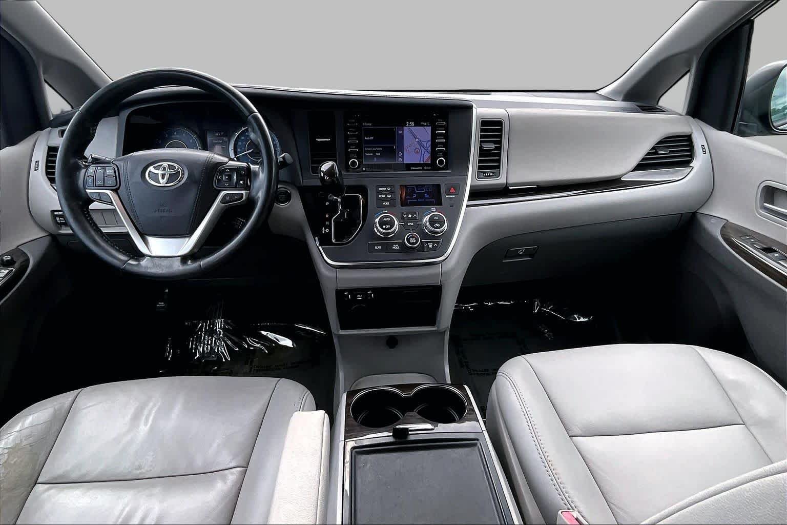 Used 2018 Midnight Black Metallic Toyota XLE image 13