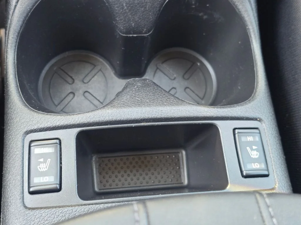 Used 2022 Silver Nissan SV image 23