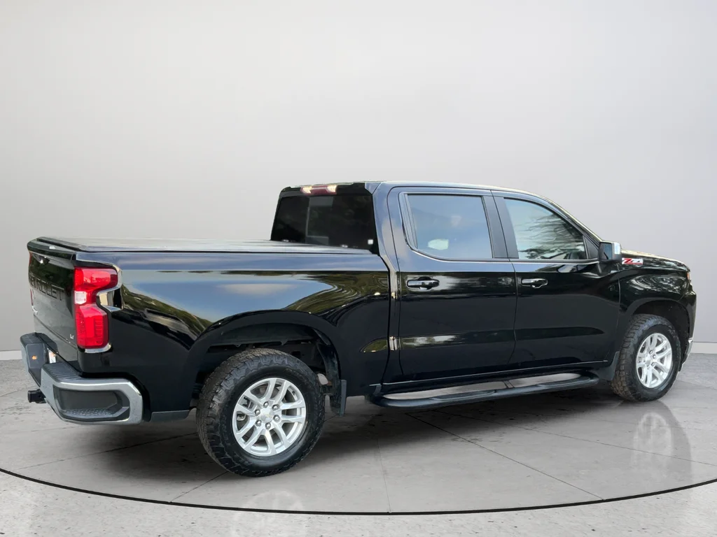 Used 2021 Black Chevrolet LT image 32