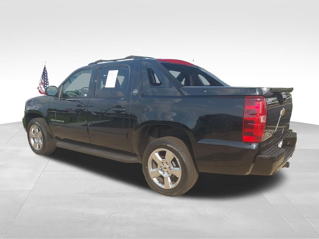 Used 2013 Black Chevrolet LS image 3