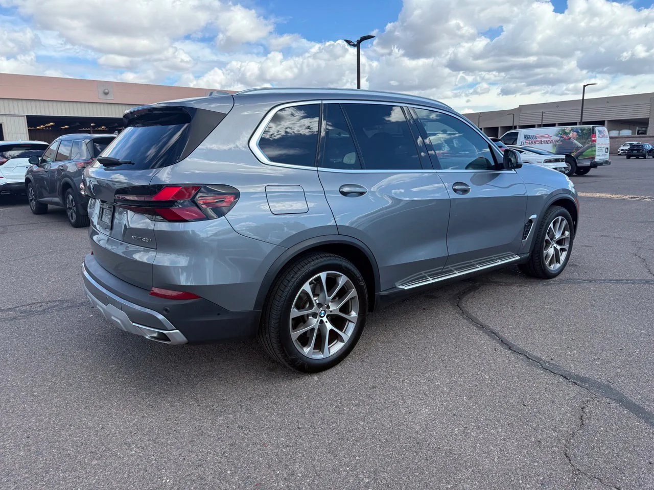 Used 2026 Gray Metallic BMW xDrive40i image 4