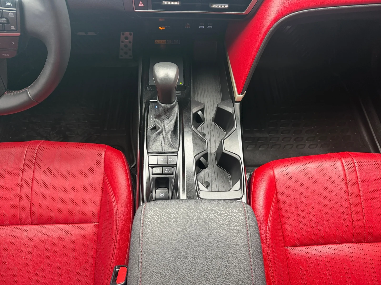 Used 2025 Wind Chill Pearl Toyota XSE image 11