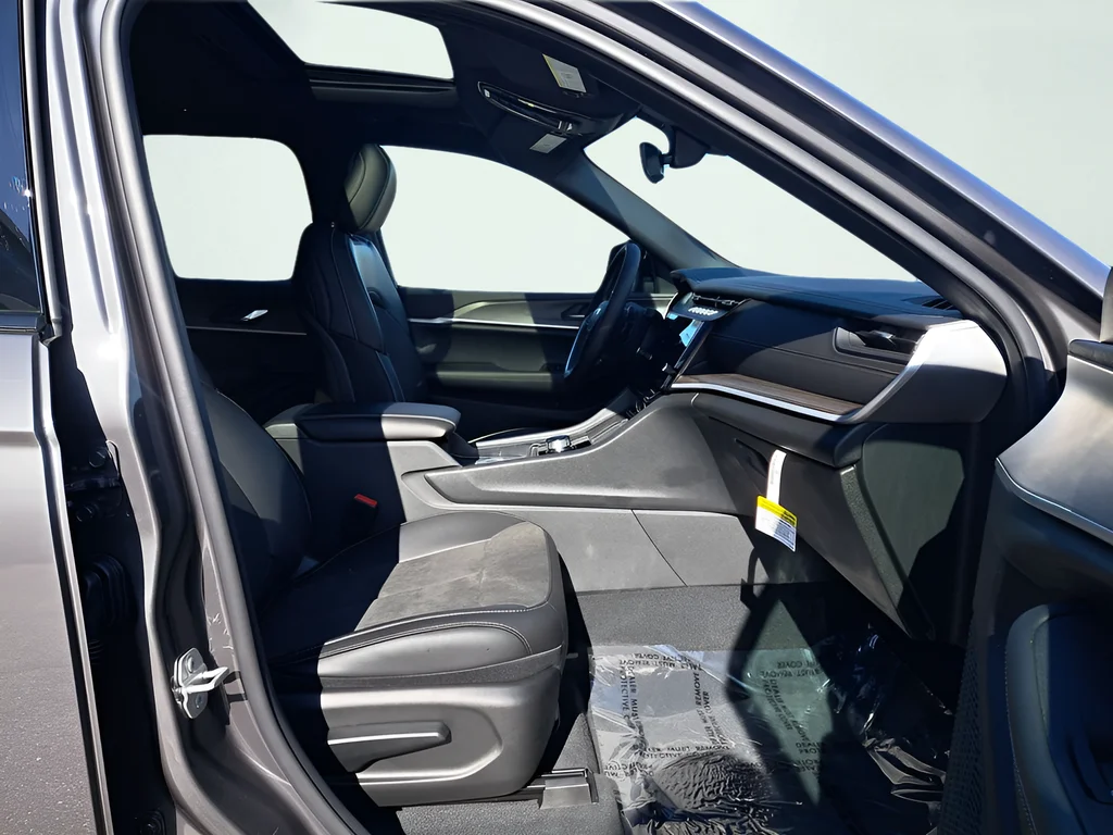 New 2026 Baltic Gray Metallic Clearcoat Jeep Altitude image 16