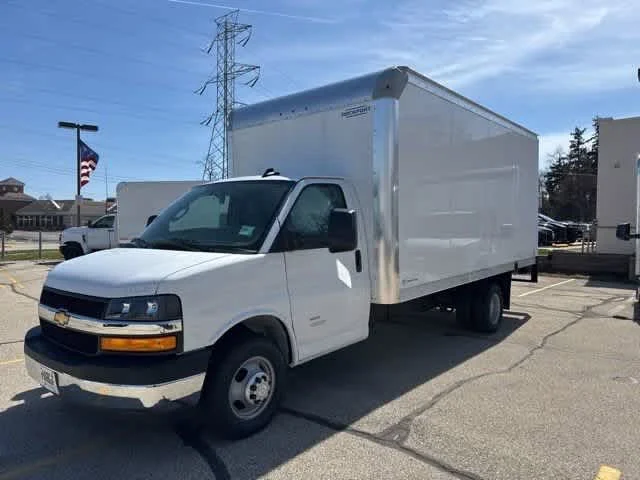 2025 Chevrolet Express Cutaway Base