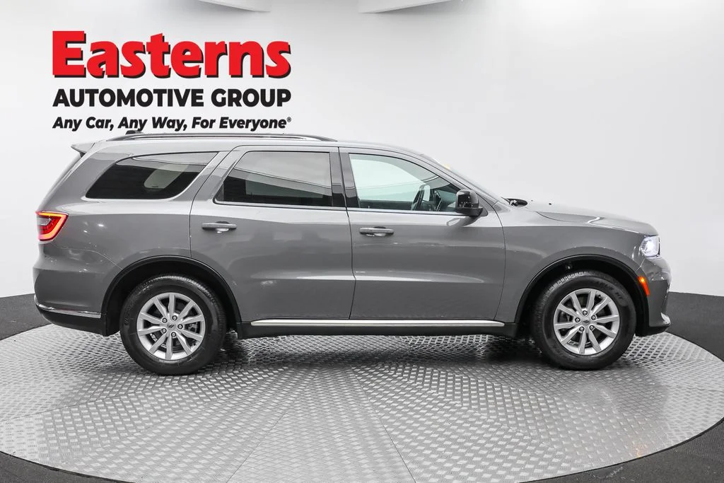 Used 2023 Gray Dodge SXT image 4