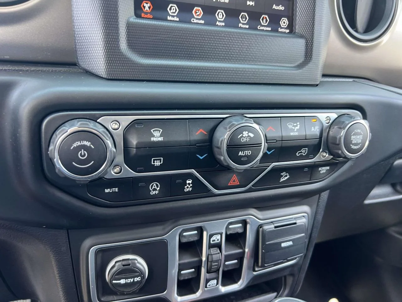Used 2018 Sting-Gray Clearcoat Jeep Sport S 4x4 image 40
