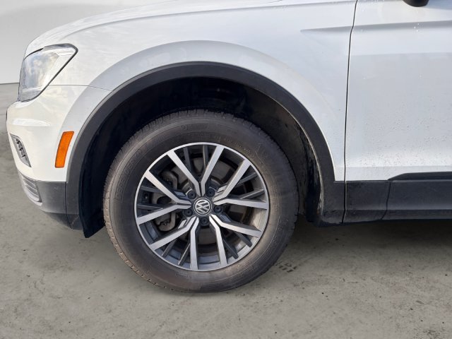 Used 2019  Volkswagen 2.0T SE image 9