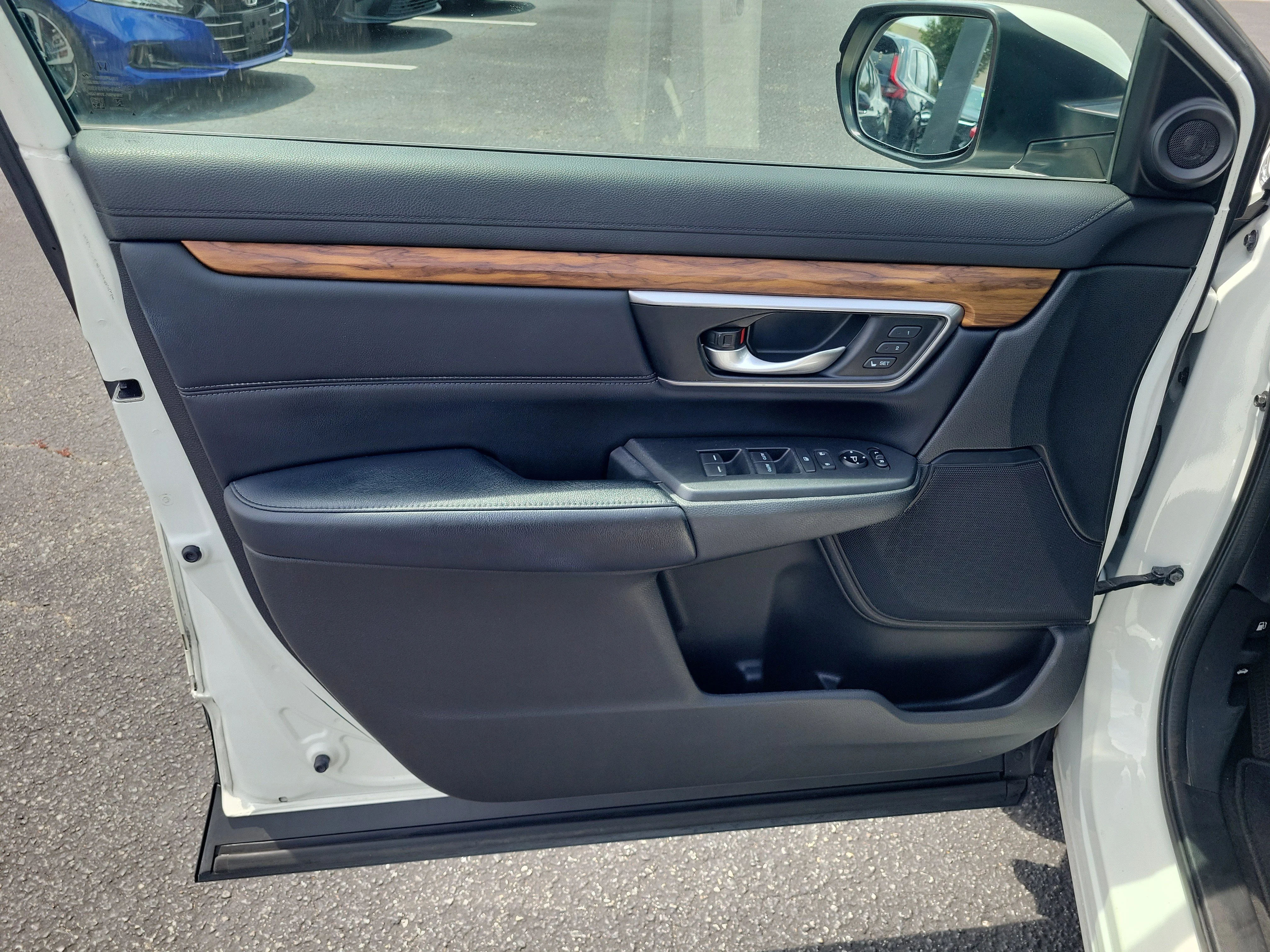 Used 2017 White Honda EX-L image 17