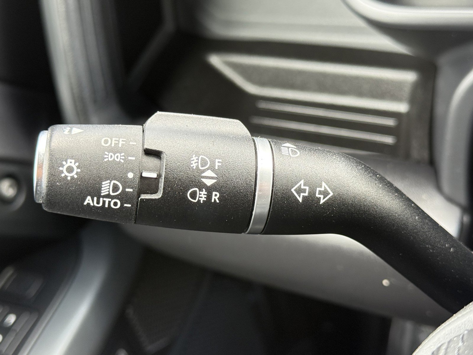 2023 Land Rover Defender X - Photo 18