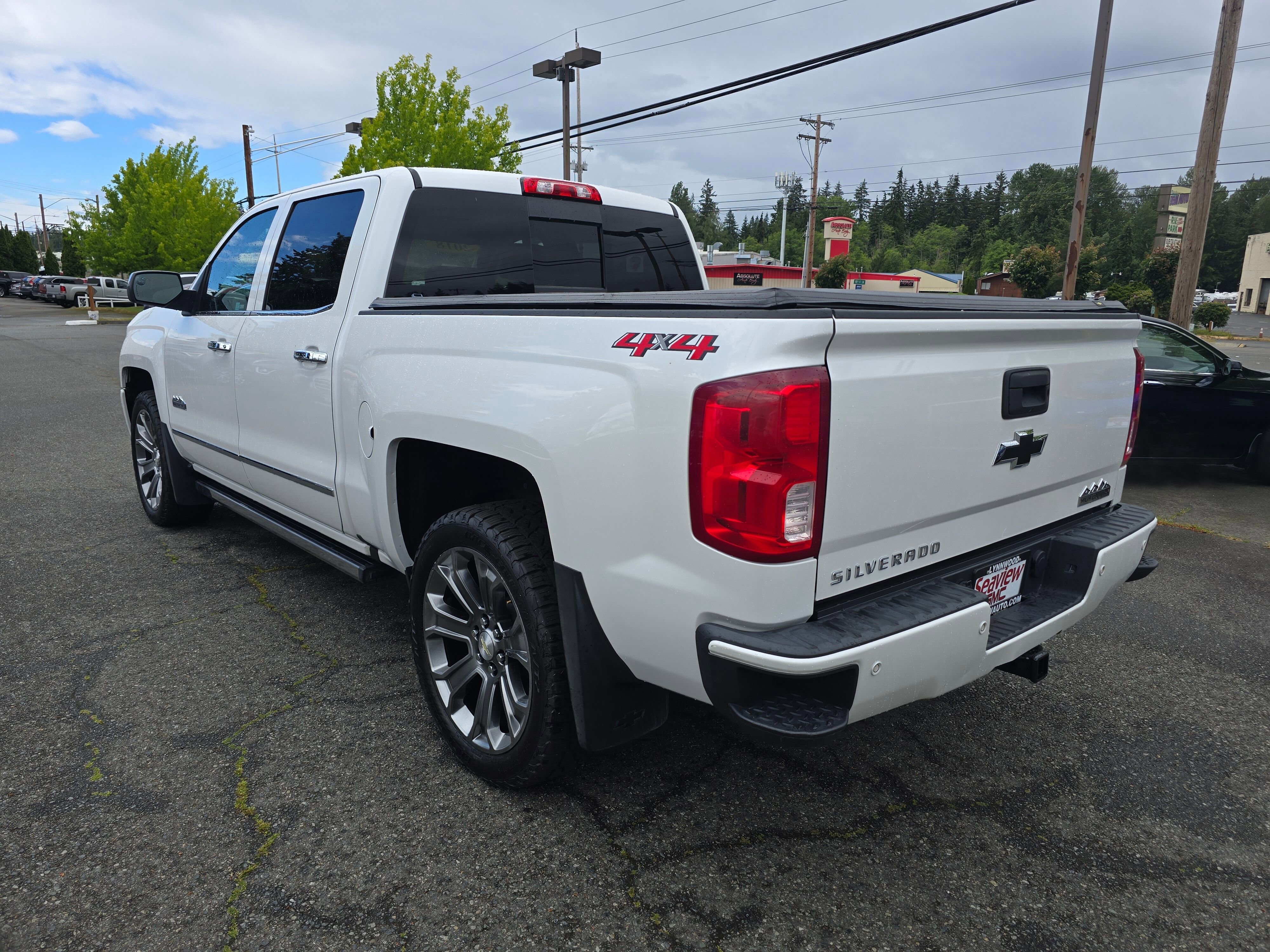Used 2018 IRIDESCENT PEARL TRICOAT Chevrolet High Country image 5