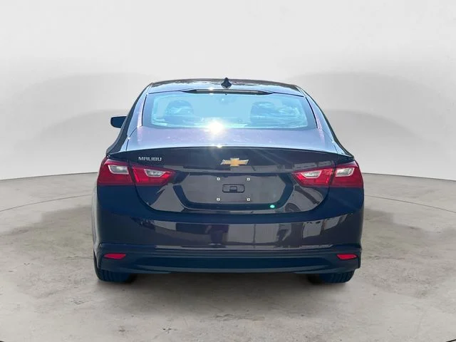 Used 2021 Red Chevrolet LS image 4
