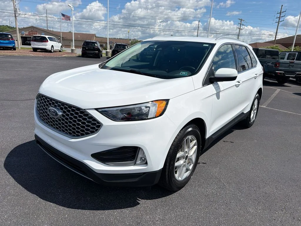 Used 2024 White Ford SEL image 4