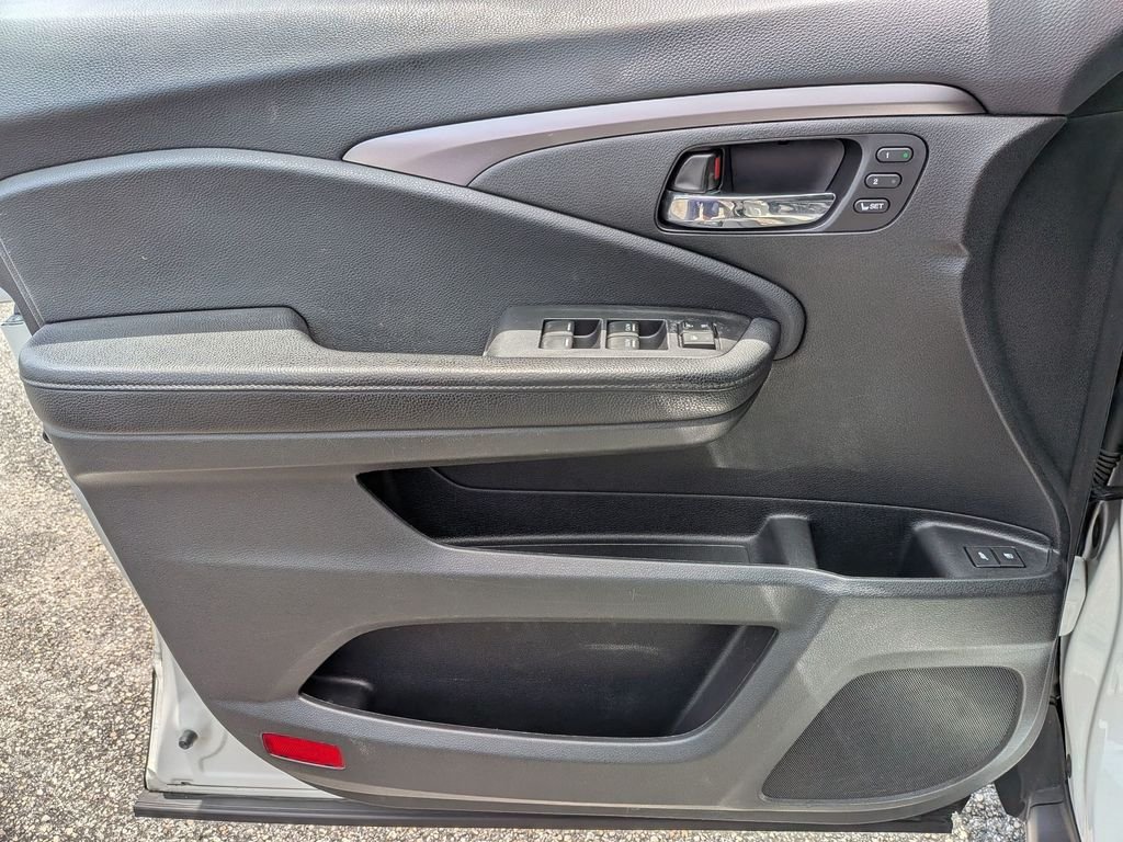 Used 2020 White Honda EX-L image 32