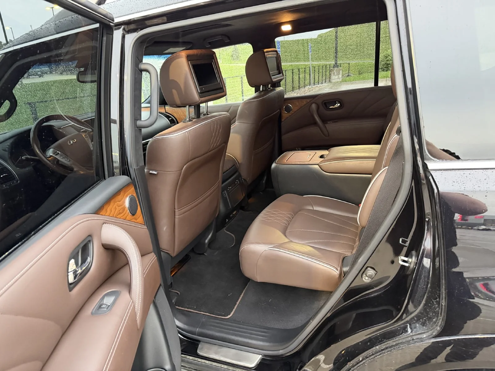 Used 2017 Black INFINITI Limited image 6