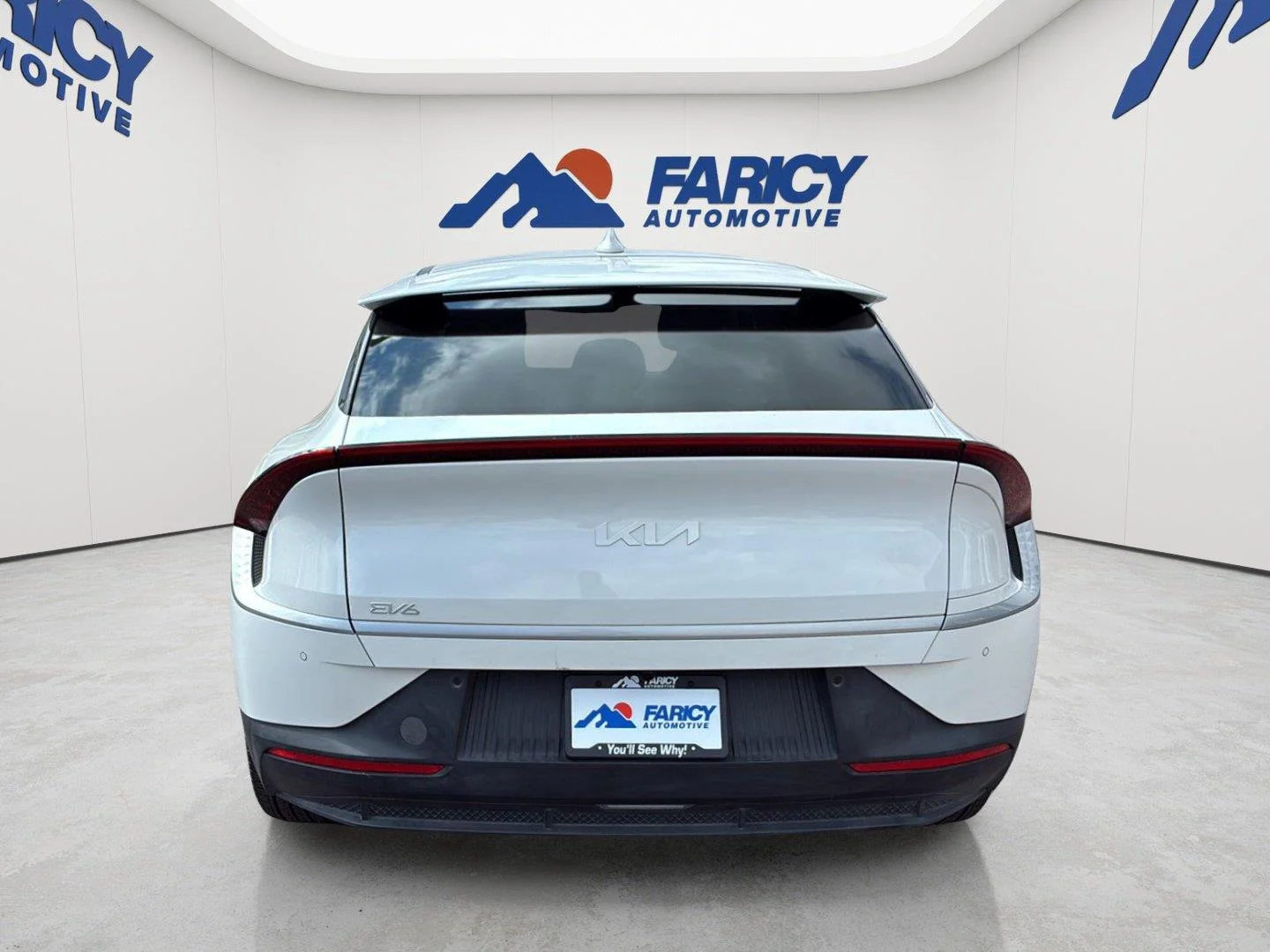 Used 2024 Snow White Pearl Kia Light Long Range image 17