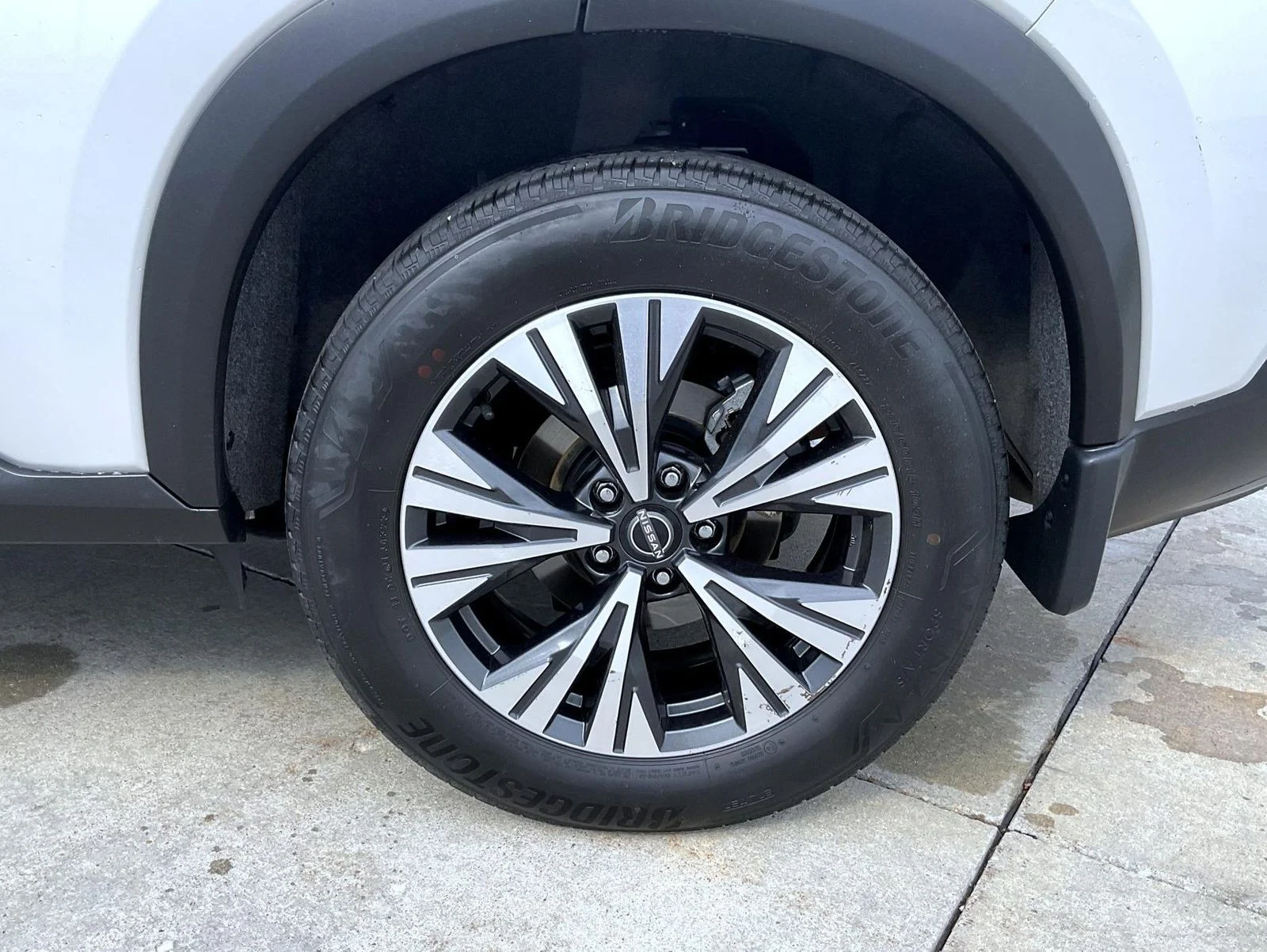 Used 2023 Silver Nissan SV image 22