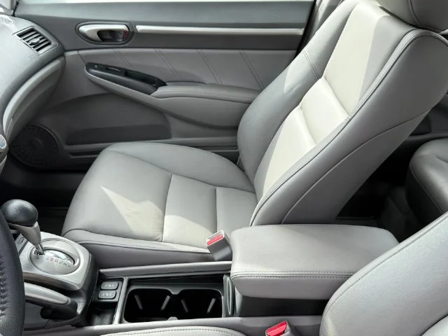 Used 2009 Alabaster Silver Metallic Honda EX-L image 12