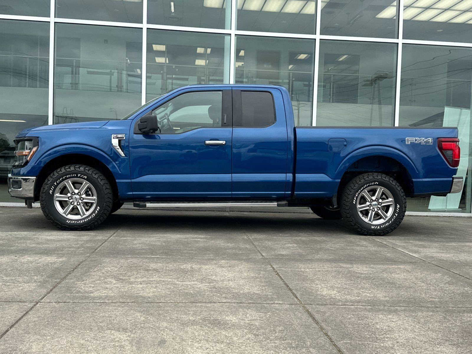 Used 2024 Atlas Blue Metallic Ford XLT image 6