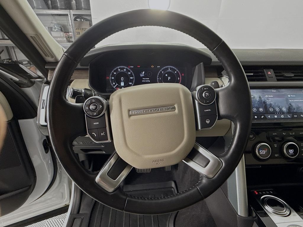 Used 2018 White Land Rover HSE image 12