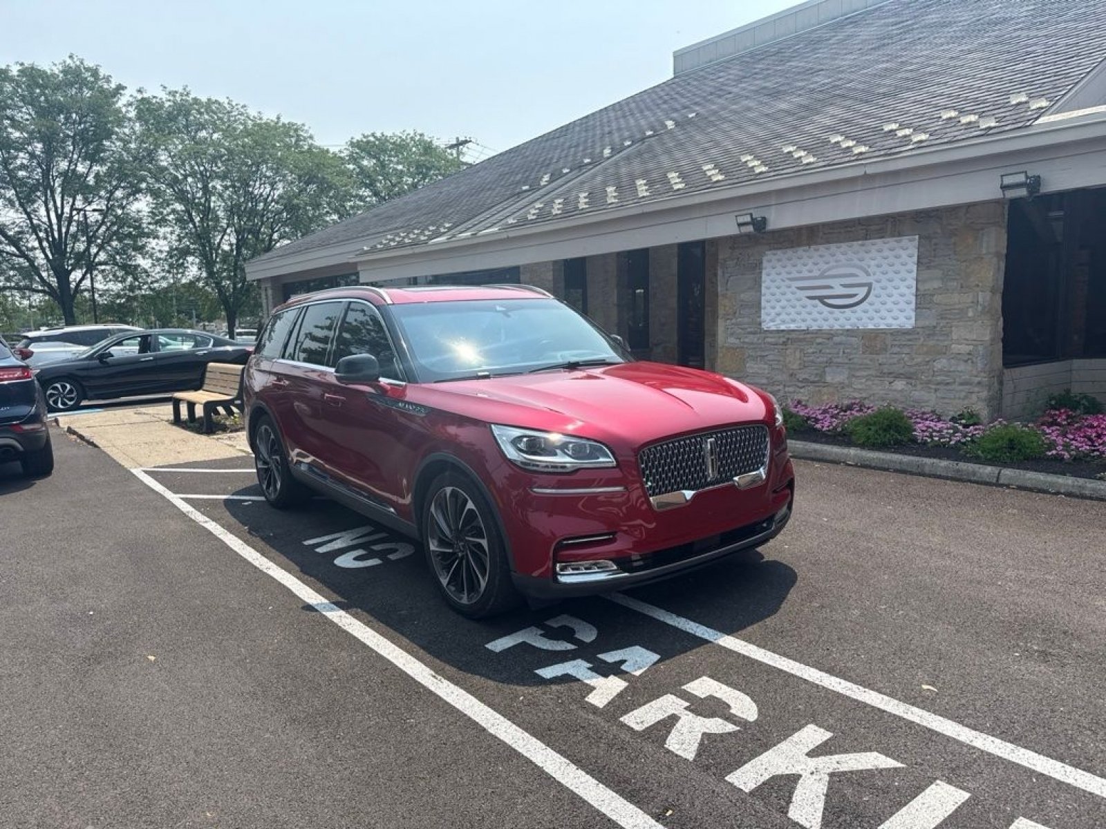 Used 2020 Red Lincoln Reserve image 3