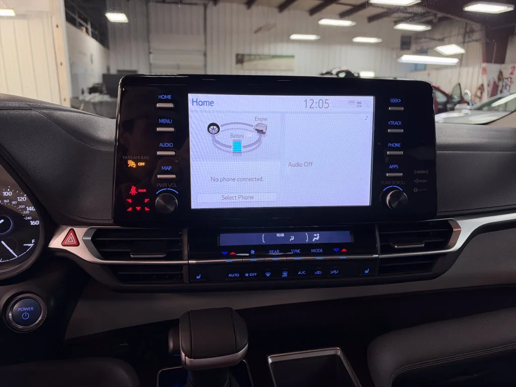 Certified Used 2022  Toyota XLE image 18