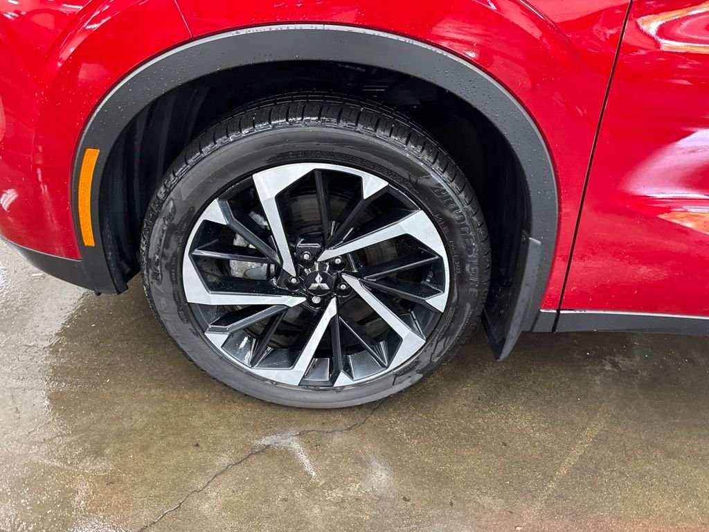 Used 2024 Red Mitsubishi  image 11