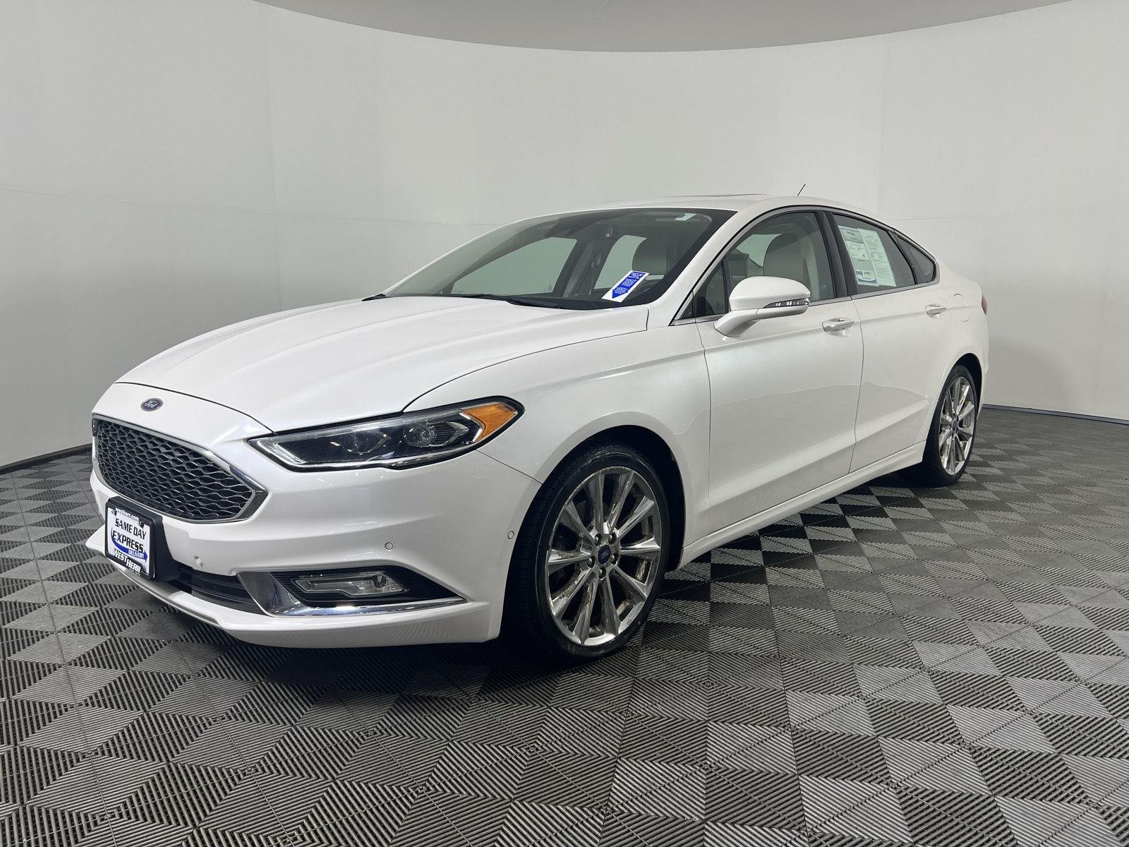 Used 2017 White Platinum Metallic Tri-Coat Ford Platinum image 7